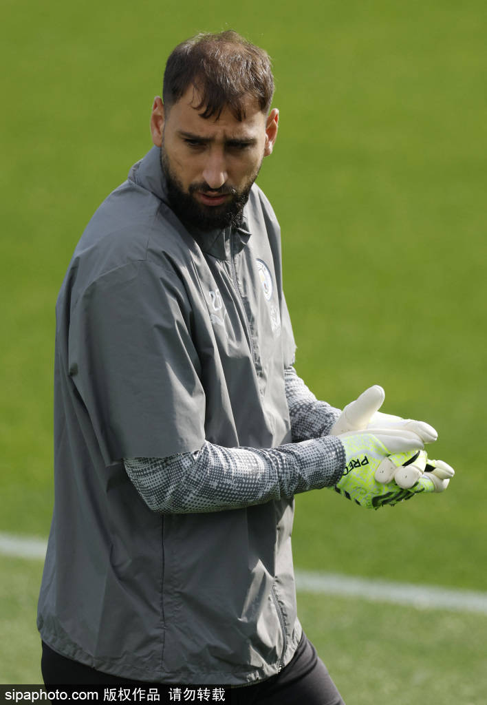 马在曼城的, 晨时分就开